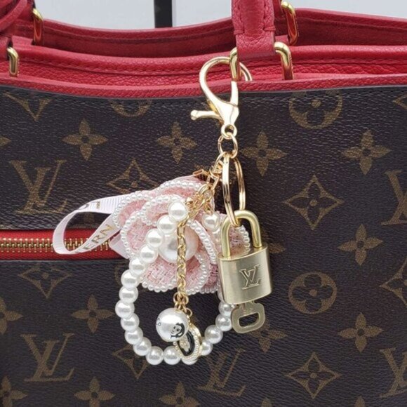 Authentic Louis Vuitton Lock & Key with unbranded Bagcharm, Keycharm, Keychain - Picture 2 of 6